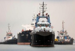 وفاة بحار في حادثة غرق قاطرة بقناة السويس