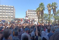 المتظاهرون بمدينة السويداء السورية يغلقون مقر حزب البعث