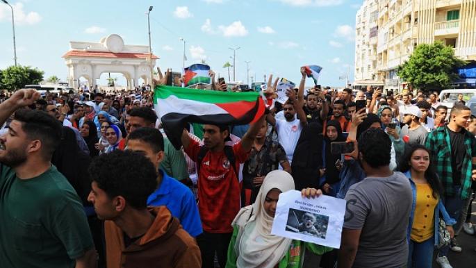 نظام الانقلاب يجدد حبس عشرات المواطنين على خلفية مظاهرات دعم فلسطين