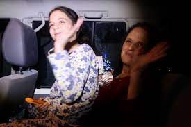 محتجزة سابقة لدى حماس بغزة تصفع الصهاينة مجددا: عاملوني وأبنائي باحترام