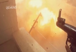 استهداف أباتشي بصاروخ .. المقاومة تتصدى لقوات الاحتلال في محاور التوغل بغزة