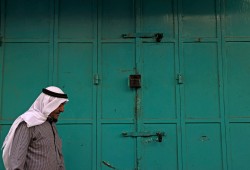 إضراب شامل يعم الضفة تنديدا باغتيال القيادي العاروري