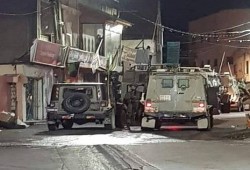 الاحتلال يشن حملة دهم واعتقالات ويسلب مركبات في الضفة