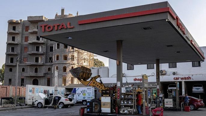 نظام الانقلاب يرفع أسعار البنزين نهاية الأسبوع إلى 13 و14 جنيهاً للتر