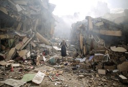 اليوم الـ122 للعدوان على غزة.. مجزرة في دير البلح وقصف مكثف على خانيونس