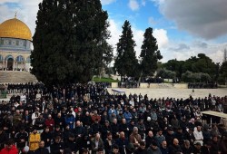 25 ألفا يؤدون صلاة الجمعة بالمسجد الأقصى رغم قيود الاحتلال