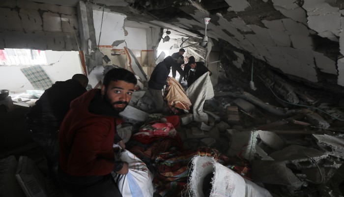 اليوم الـ 136 للعدوان على غزة.. الاحتلال يقصف دير البلح وخانيونس