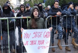 مظاهرة أمام السفارة المصرية في بيروت ضد إغلاق معبر رفح