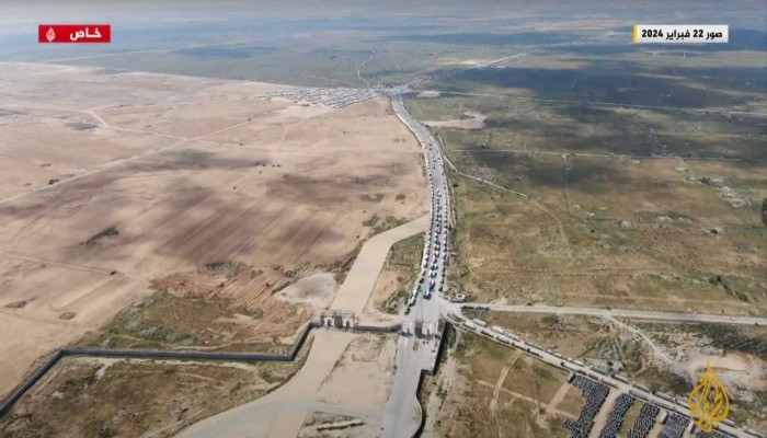 المجاعة تفتك بسكان غزة وآلاف الشاحنات مكدسة على المعبر