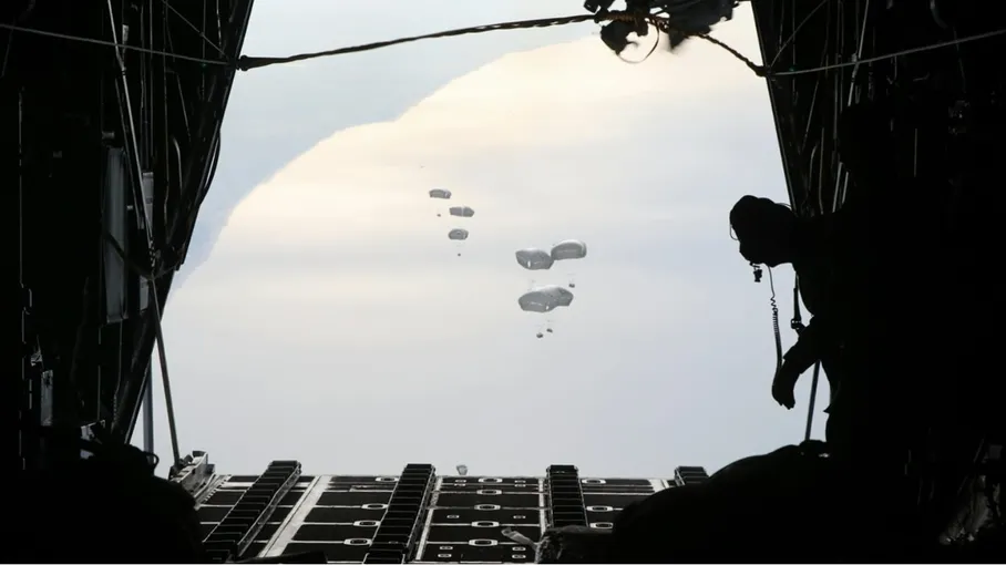 الجيش الأردني ينفذ 4 عمليات إنزال جوي للمساعدات فوق غزة