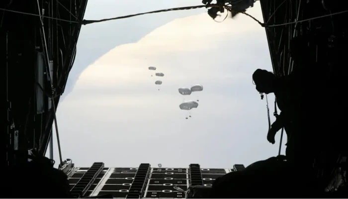 الجيش الأردني ينفذ 4 عمليات إنزال جوي للمساعدات فوق غزة