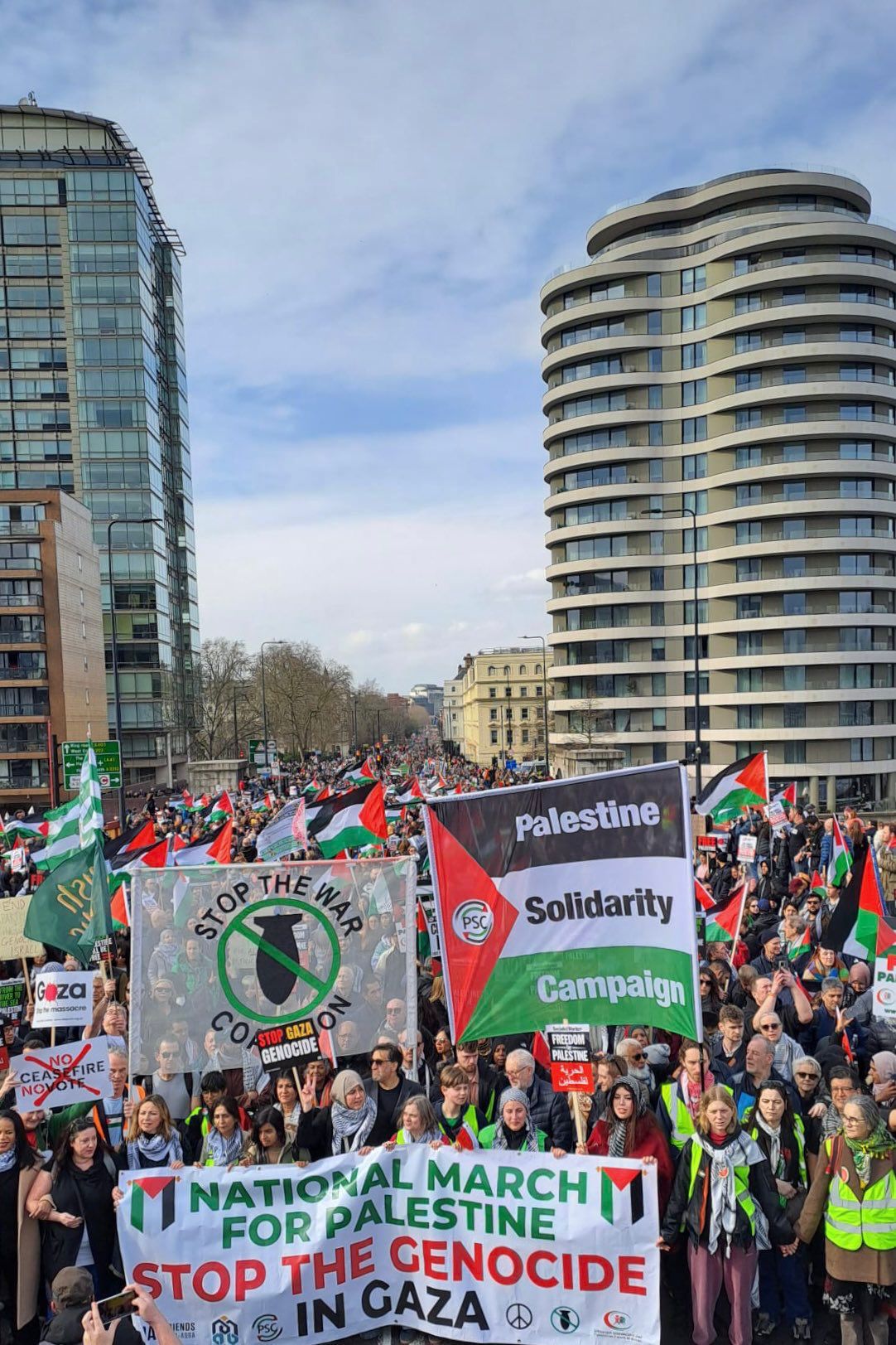 مظاهرة كبرى في لندن تطالب بوقف حرب غزة والعدالة للفلسطينيين