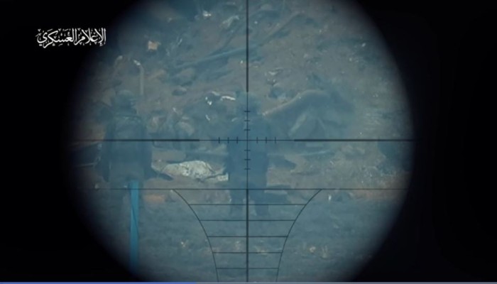 القسام تنشر صورا لقنصها الضابط الصهيوني المسئول عن اقتحام "الشفاء"