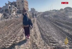 الاحتلال يدعس فلسطينيين بالدبابات بمحيط مستشفى الشفاء