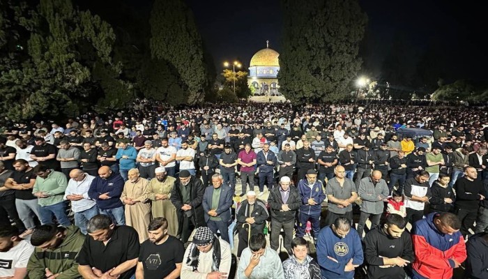 40 ألفا يؤدون صلاتي العشاء والتراويح في المسجد الأقصى