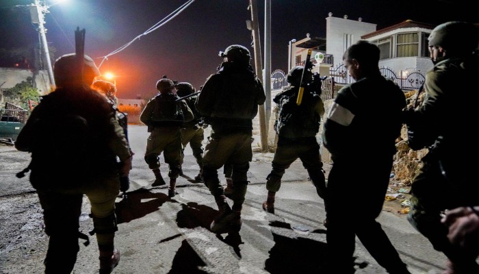 قوات الاحتلال تشنّ حملة دهم واعتقالات في الضفة