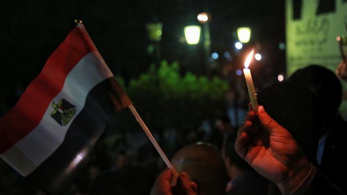 سلطات الانقلاب تحقق مع 16 ناشطاً تظاهروا لدعم غزة