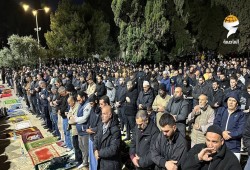 25 ألفا يؤدون صلاتي العشاء والتراويح في الأقصى