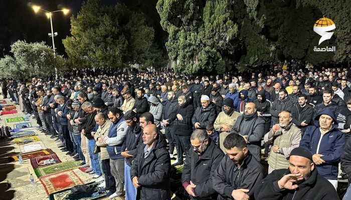 25 ألفا يؤدون صلاتي العشاء والتراويح في الأقصى