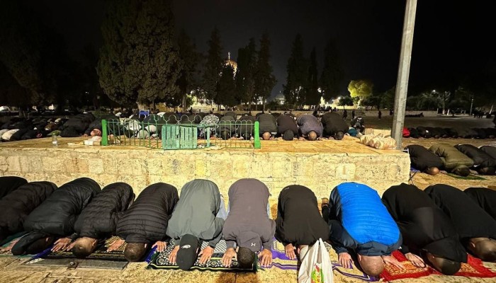 20 ألفا يؤدون صلاتي العشاء والتراويح في المسجد الأقصى
