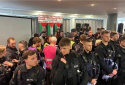 الشرطة الألمانية تقطع الكهرباء عن مؤتمر فلسطين