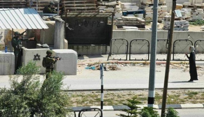 الاحتلال يعتقل سيدة قرب نابلس بدعوى محاولة طعن