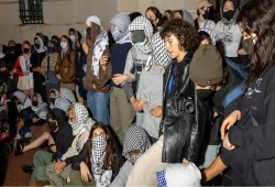 ديفيد هيرست: للمرة الأولى تظهر للفلسطينيين قيادة غير مستعدة للتنازل