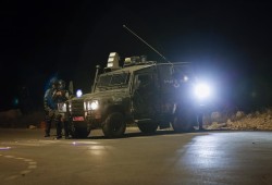 وسط مواجهات.. الاحتلال يشن حملة دهم واعتقالات في الضفة