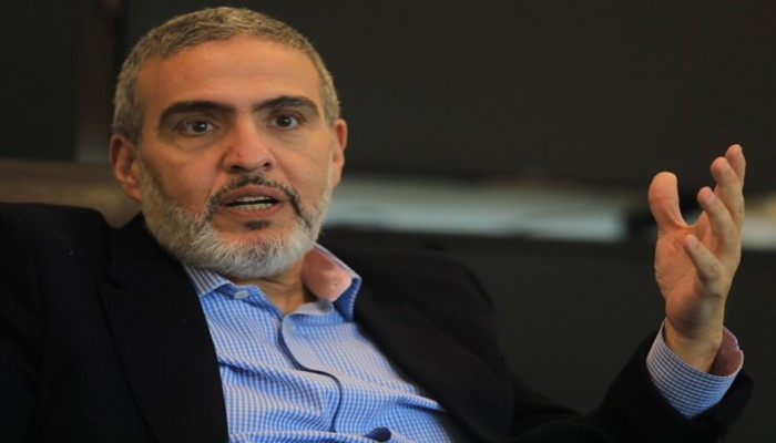 فرنسا توقف الطبيب الفلسطيني غسان أبو ستة وتمنعه من دخول البلاد