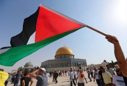 خطيب الأقصى يدعو للتصدي لمخططات الصهاينة لرفع 500 علم للاحتلال