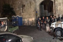 الاحتلال يغلق باب الأسباط ويمنع المصلين من دخول الأقصى