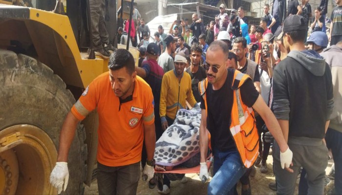 انتشال جثامين عشرات الشهداء من حيّي الزيتون والصبرة بعد تراجع الاحتلال