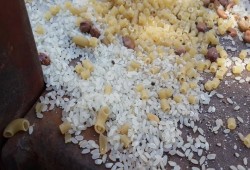 صحة غزة تحذر من أغذية فاسدة دخلت دون إذن الجهات المختصة