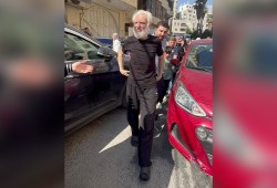 صورة صادمة لرئيس التشريعي الفلسطيني عزيز دويك لدى خروجه من سجون الاحتلال