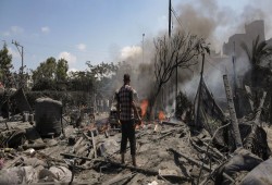 صخيفة أمريكية: الاحتلال قصف مواصي خان يونس بـ 8 أطنان من القنابل