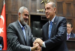 أردوغان يعرب لأسرة القائد الشهيد هنية عن حزنه العميق إزاء اغتياله