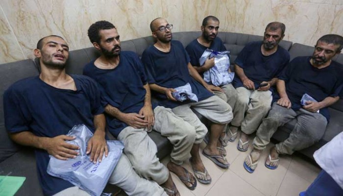 الاحتلال يفرج عن 19 فلسطينيا من غزة عليهم آثار التعذيب