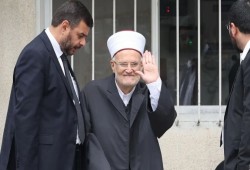 الاحتلال يفرج عن الشيخ عكرمة صبري ويقرر إبعاده عن الأقصى