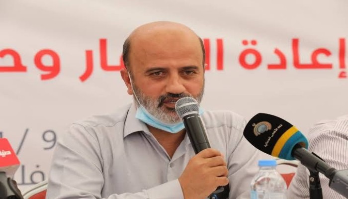 استشهاد وكيل وزارة الاقتصاد ووالدته باستهداف منزله في دير البلح بغزة