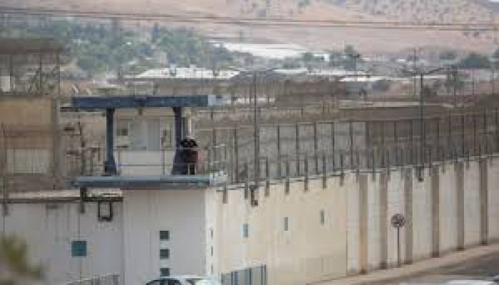 إعلام صهيوني ينشر مشاهد اغتصاب جنود الاحتلال لأسير فلسطيني بسدي تيمان