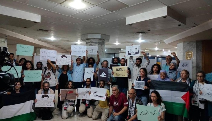 تعذيب رسام الكاريكاتير أشرف عمر يثير غضب الصحفيين