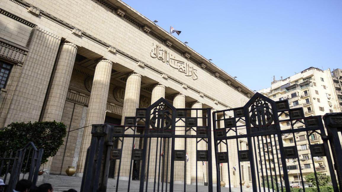 انسحاب دفاع 115 معتقلا  من أمام محاكم الإرهاب في 4 قضايا