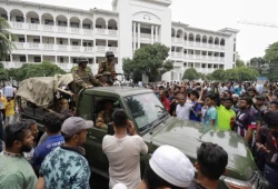 ثورة بنجلاديش تجبر رئيس المحكمة العليا ومسئولين كبارا على الاستقالة