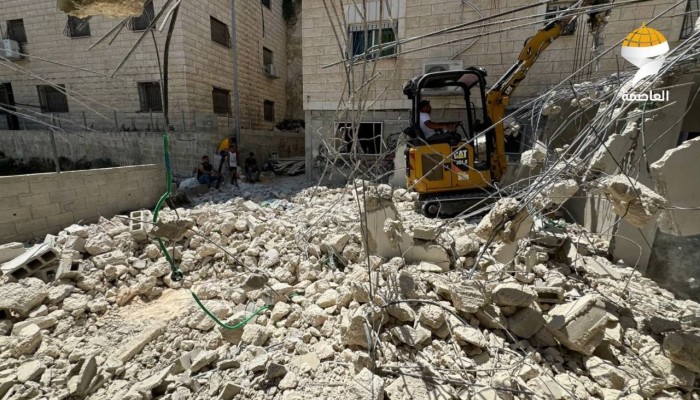 الاحتلال يجبر مقدسياً على هدم منزله ومواجهات في رام الله