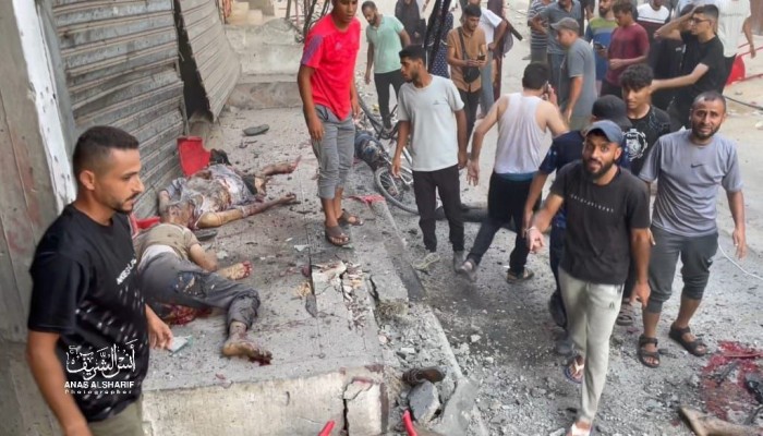 18 شهيدًا في مجزرتين بمدينتي غزة وخانيونس