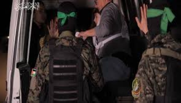 أسيرة سابقة لدى القسام تكذب إعلام الاحتلال حول تعرضها للتعذيب