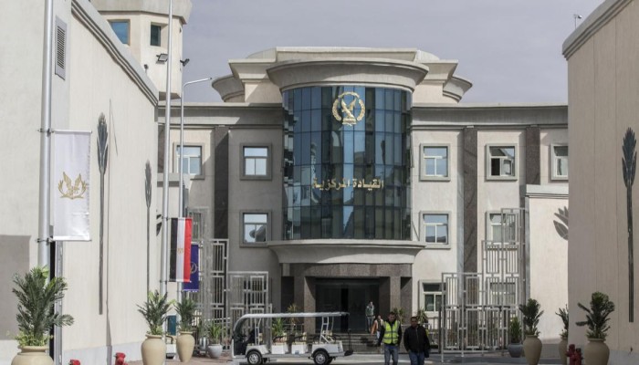 نيابة الانقلاب تحبس 11 شاباً مختفين قسرياً وتجدد حجز الصحفي مدحت رمضان