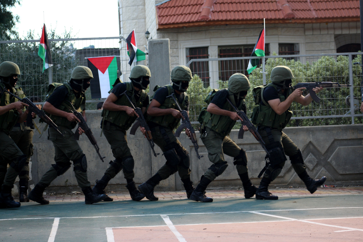 حماس تدعو السلطة للإفراج عن المعتقلين السياسيين والالتحام لمواجهة الاحتلال