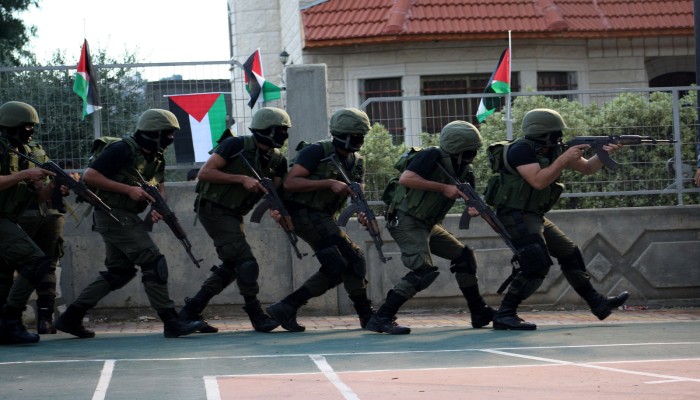 حماس تدعو السلطة للإفراج عن المعتقلين السياسيين والالتحام لمواجهة الاحتلال