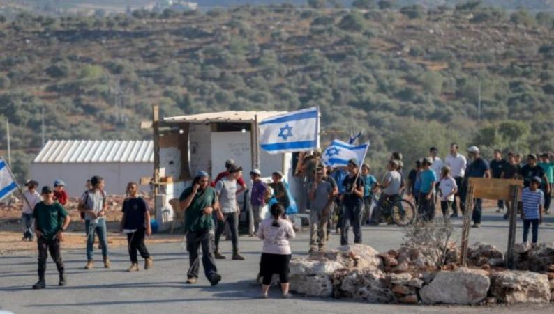 مستوطنون صهاينة يقتحمون خيام المواطنين بالأغوار الشمالية